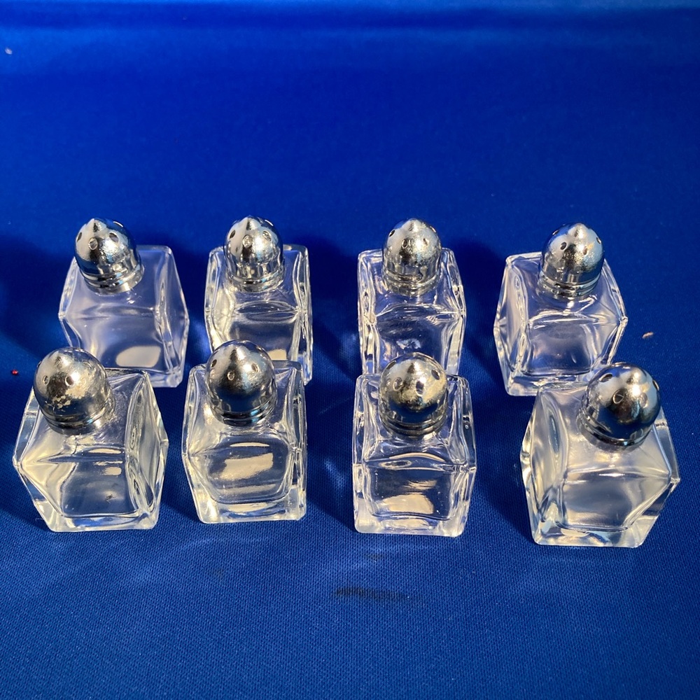 Vintage Art Deco Set of 8 Glass individual Salt & Pepper Shakers Silvertone Top